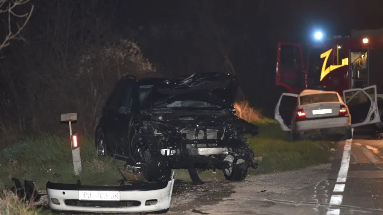 Detalji nesreće kod Pule: s Opelom oduzeo prednost Mercedesu, poginuo 20-godi&scaron;njak, tri djevojke te&scaron;ko ozlijeđene