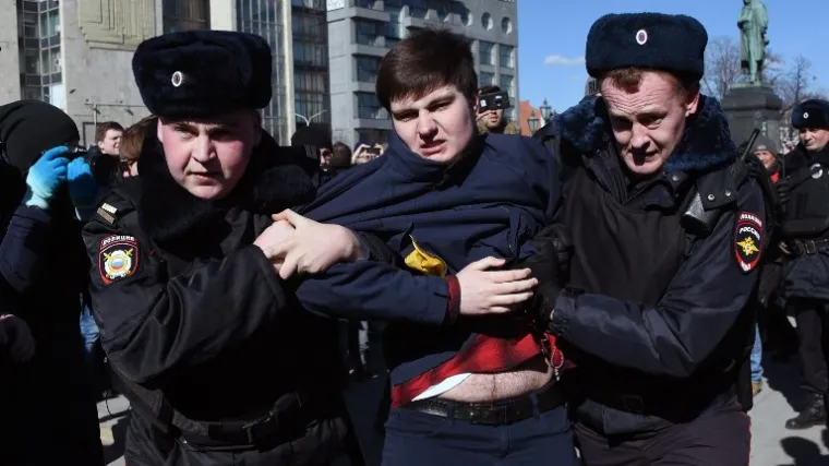 Iza rešetaka završio i šef oporbe, sve je zakuhao jedan film na YouTubeu
