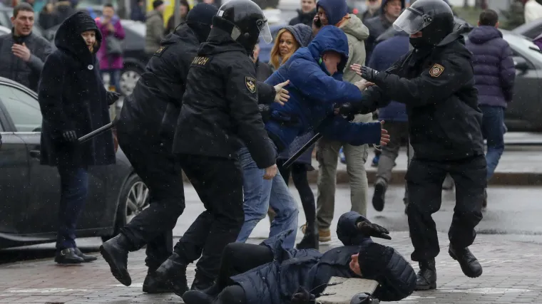 Prosvjedi protiv 'poreza na dru&scaron;tvene parazite' u Bjelorusiji: stotine prosvjednika osuđene