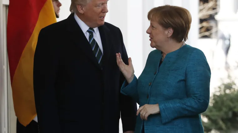 Donald Trump službeno progla&scaron;en međunarodnom sramotom: Angeli Merkel uručio lažnu fakturu 'dugovanja' NATO-u i SAD-u