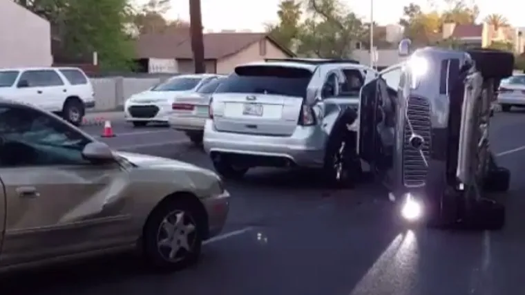 Nakon prometne nesreće povukli svoja pametna vozila