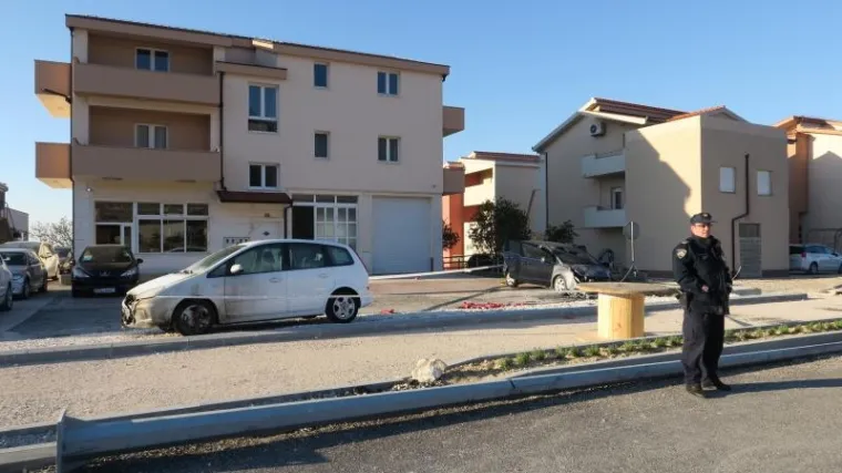 U Kaštel Starom izgorjela dva vozila