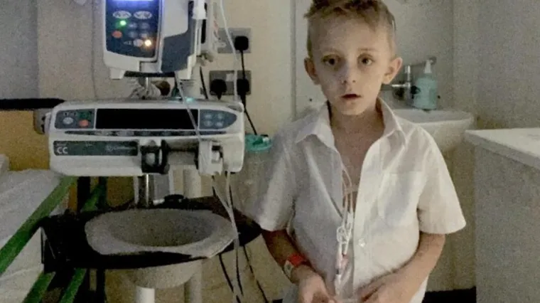 Preminuo je sedmogodi&scaron;nji Filip koji je samo želio da ga pokopaju uz majku