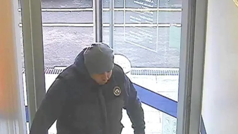 Jeste li vidjeli ovog mu&scaron;karca? Policija moli građane za pomoć u potrazi za pljačka&scaron;em banke