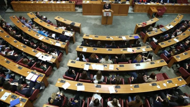 Jo&scaron; jedan dan u Saboru: počeli s raspravom o sjećanju na romske žrtve, a zavr&scaron;ili s raspravom o usta&scaron;ama i partizanima