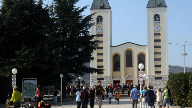 Rekao da nije tu zbog ukazanja pa oti&scaron;ao biskupu koji ih negira