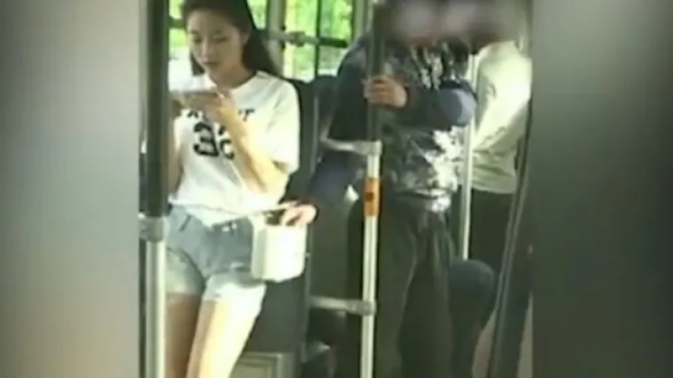 Mladić krivo procijenio djevojku, poku&scaron;ao je opljačkati, a zatim naučio brutalnu lekciju!