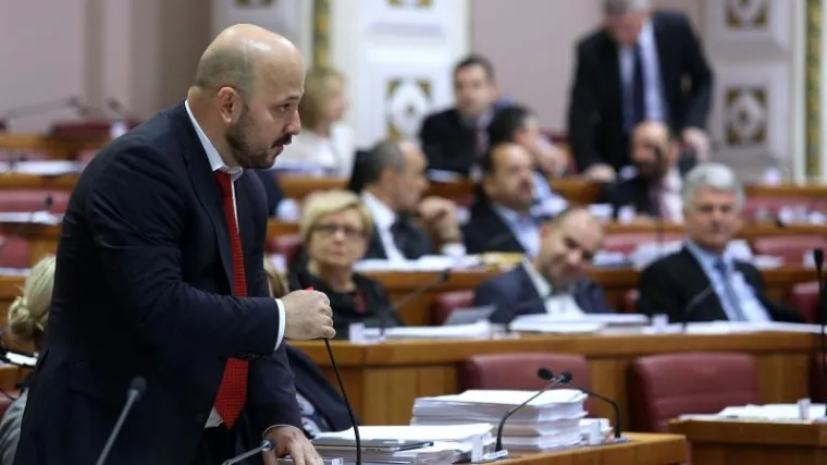 'Ne radite ljude ovcama...'