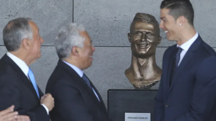 Ronaldo naredio autoru njegovog spomenika da s kipa ukloni bore 'kako bi izgledao mlađe'