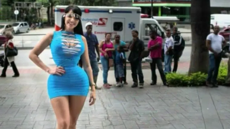 Zbog figure nosi korzet 23 sata na dan! Kako to utječe na njeno zdravlje?