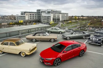 Izložit će svoje luksuzne limuzine, među kojima i 80 godina starog Admirala i zlatnog Kapitäna