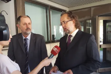 Može li se svećenik koji je ubio čovjeka vratiti u službu?