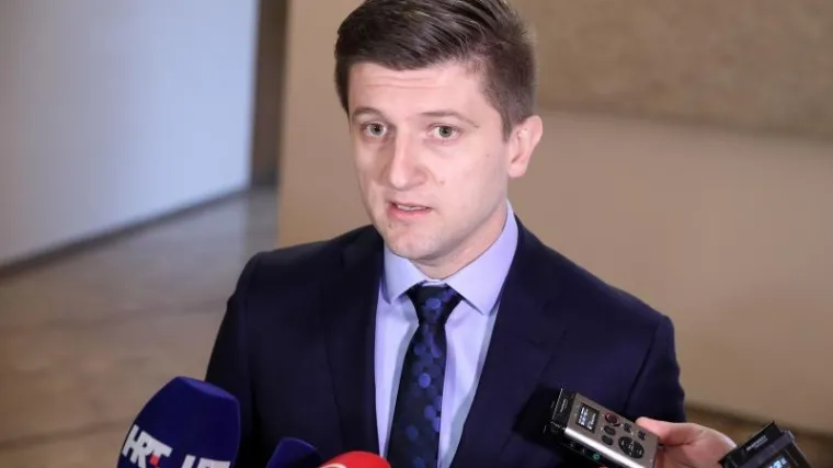 'Ne planiram dati ostavku, ja sam potpuno čist, to su gnjusne optužbe'