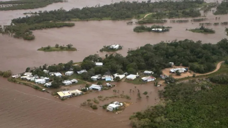 Poplavio kuće, uni&scaron;tio ljetovali&scaron;ta, zarobio turiste