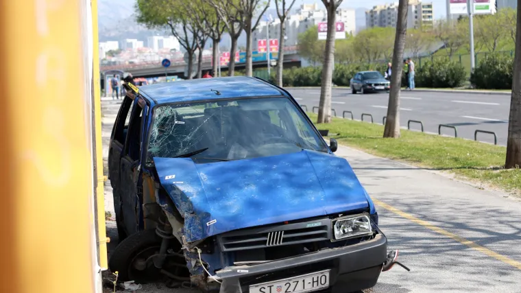 Splitska policija moli očevice jučera&scaron;nje nesreće za pomoć, nesretni brat i sestra u te&scaron;kom su stanju