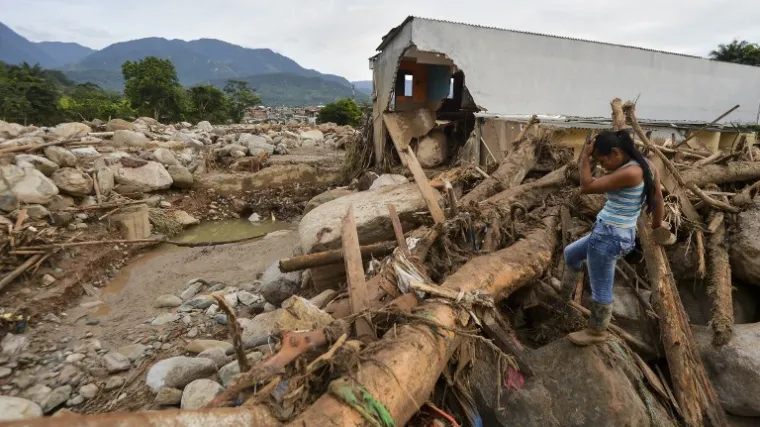 Blatne bujice usmrtile 254 ljudi, nema struje ni vode, i gerilci nude pomoć
