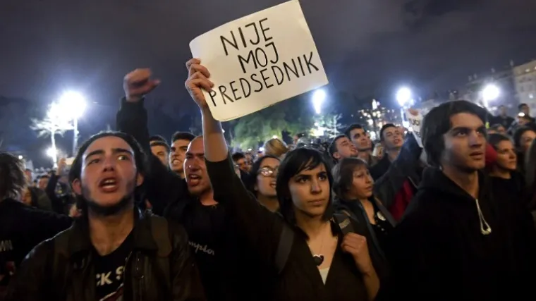 Srbi prosvjeduju protiv Vučićeve pobjede na izborima