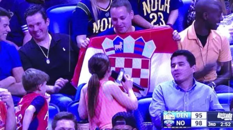 Mahao mu zastavom ispred nosa i dobacivao da je četnik