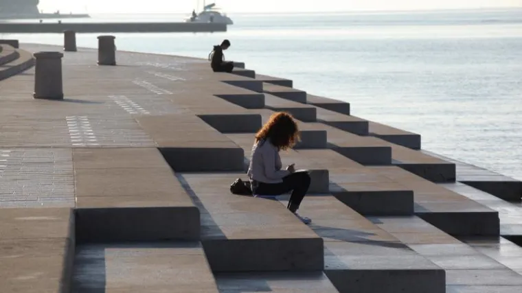 Zadarska riva je zabrinjavajuće o&scaron;tećena: obalna linija potkopana