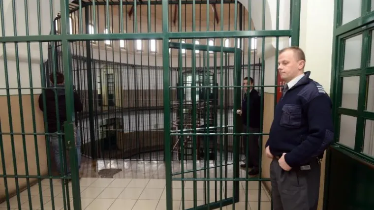 'Namjerno rade lo&scaron;u hranu, a TV ima samo pet programa'