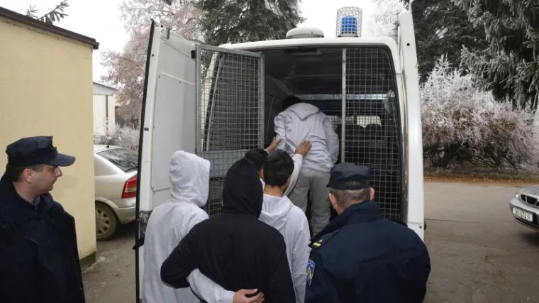 Danima su se skrivali među teretom, spasio ih poziv u pomoć