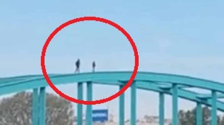 Drama u Zagrebu: svi se uspaničili zbog dvojca na vrhu 'Hendrixova' mosta, a oni samo htjeli fotografirati