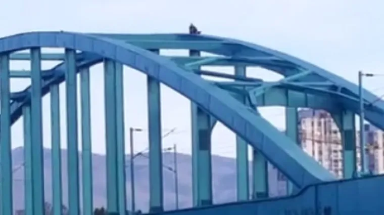 Doznali smo &scaron;to se krije iza opasne avanture na 'Hendrixovom' mostu u Zagrebu