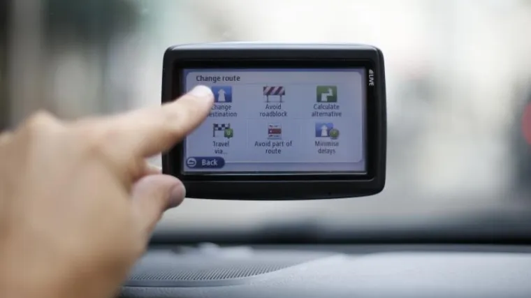 Zanemario zdrav razum i oči: GPS uređaj mu rekao da skrene u rijeku pa je to i učinio