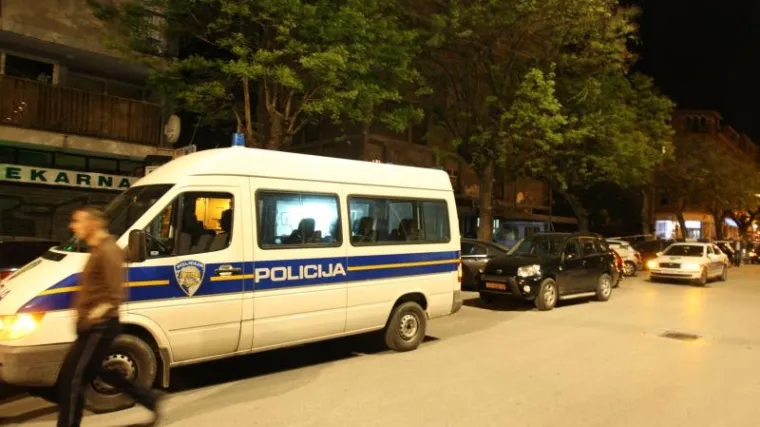 Policija uhitila mu&scaron;karca i ženu koji su pucali u stambenoj zgradi