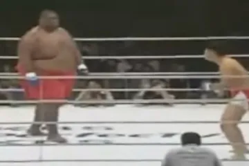 Hrabri Japanac ušao u ring s američkim divom težim od sebe vrtoglavih 200 kilograma