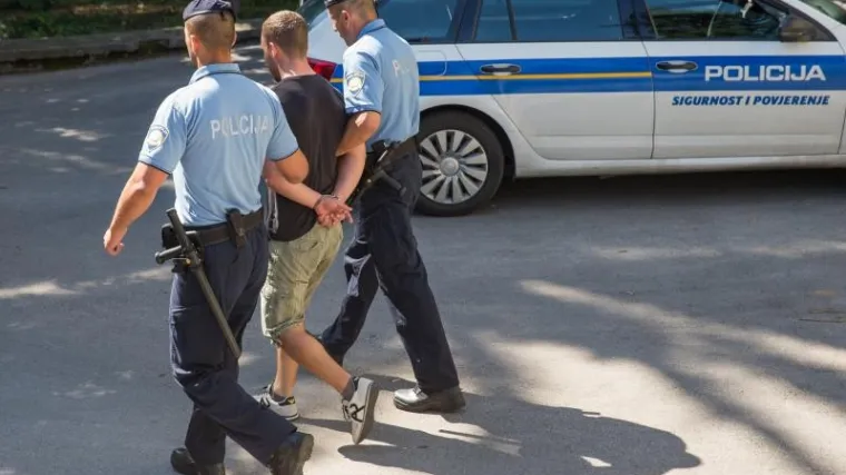 Zadranina odveli u policijsku postaju, prijeti mu do 30 dana zatvora