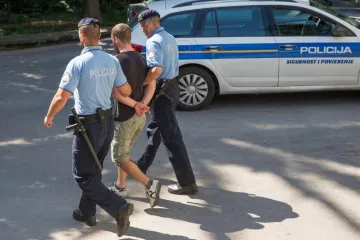 Zadranina odveli u policijsku postaju, prijeti mu do 30 dana zatvora