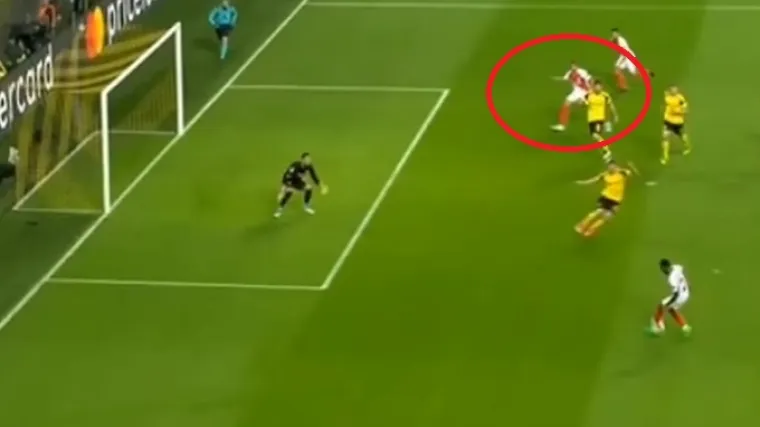 Kako suci nisu vidjeli debelo zaleđe Monacova strijelca!?