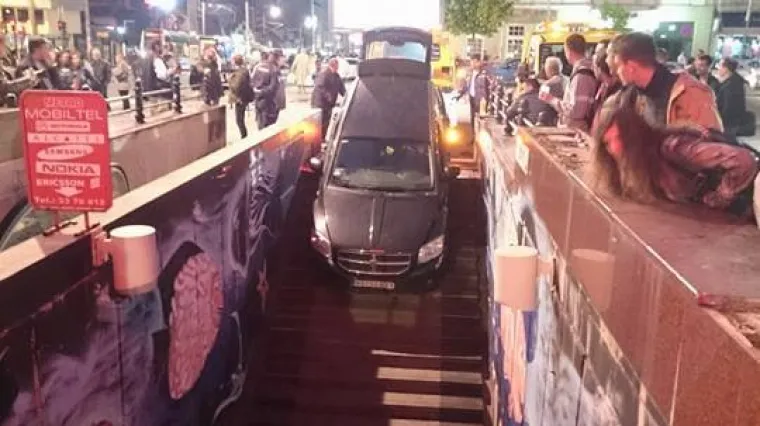 Pogledajte kako se ovaj genijalac uparkirao usred Beograda