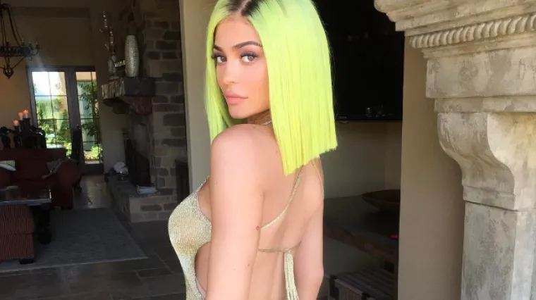 I ona nosi high street komade: Kylie isfurala haljinu od samo 200 kn za koju će se potrgati mnoge &scaron;opingholičarke