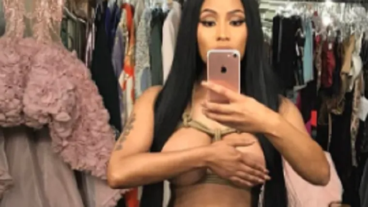 Nicki Minaj omotala gole grudi užetom u sado-mazo '&scaron;tihu' i čestitala fanovima Uskrs