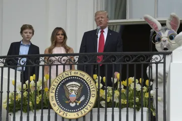 Guranje laktom: Melanija je morala podučiti Trumpa ponašanju