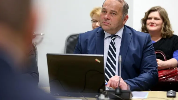 Tri stana i dvije kuće, poslovni prostor u Dubrovniku...