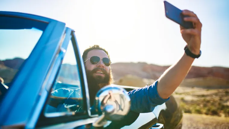 Napravio selfie u autu pa se jo&scaron; jednom dokazalo za&scaron;to je to jako glupa ideja