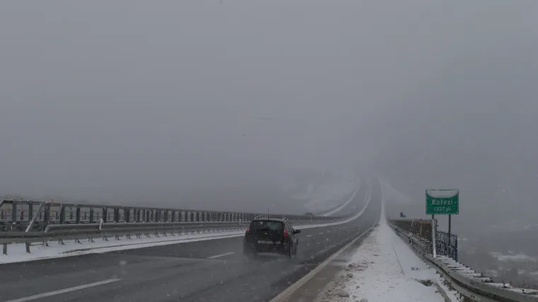Vratila se zima: Lika je pod snijegom, a očekuje se i jačanje bure