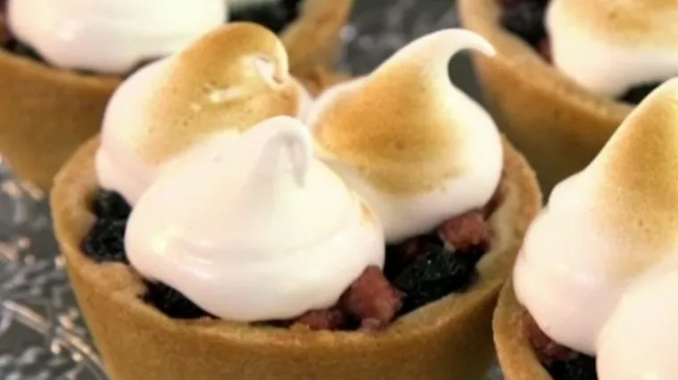 Hrskave tortice s aronijom i kruškama