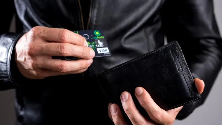 Dru&scaron;tvo 14 godina tragalo za vlasnikom novčanika i pritom osmislilo genijalni 'izazov' njemu u čast