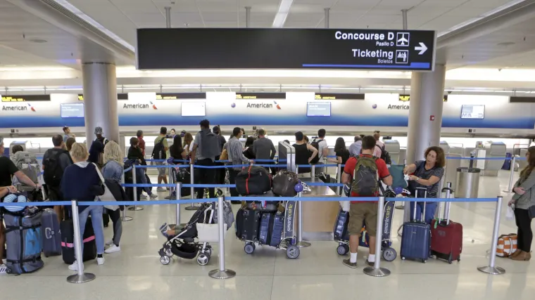 Unatoč aerodromskom osiguranju, uspjela ući u avion s pi&scaron;toljem