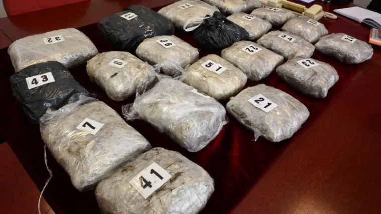 Policija u automobilu pronašla veliku količinu marihuane