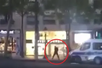 Pogledajte dramatični obračun policije i napadača u Parizu. Otkriveni jezivi detalji iz njegove prošlosti
