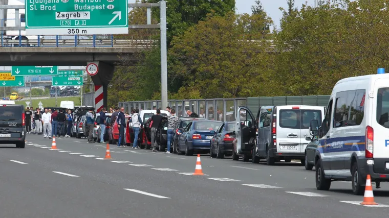 Torcida blokirala ulaz u Zagreb: autocestu plaćali - lipama!