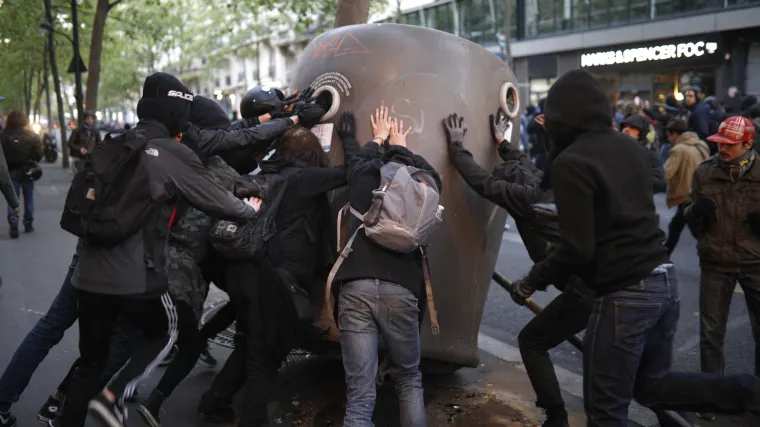 'Noć barikada': nakon izbora u Francuskoj obračun prosvjednika i policije