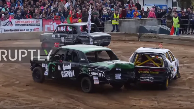 Inspirirani filmom 'Pobje&scaron;njeli Max' organizirali utrku i uni&scaron;tavali automobile