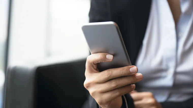 Učenici upozoravaju kako im roditelji previ&scaron;e koriste mobitele