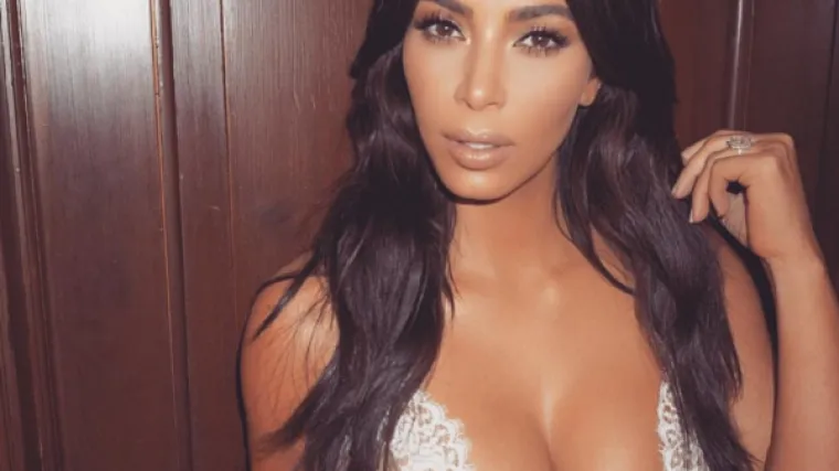 Pogledajte kako Kim Kardashian izgleda u bikiniju bez Photoshopa